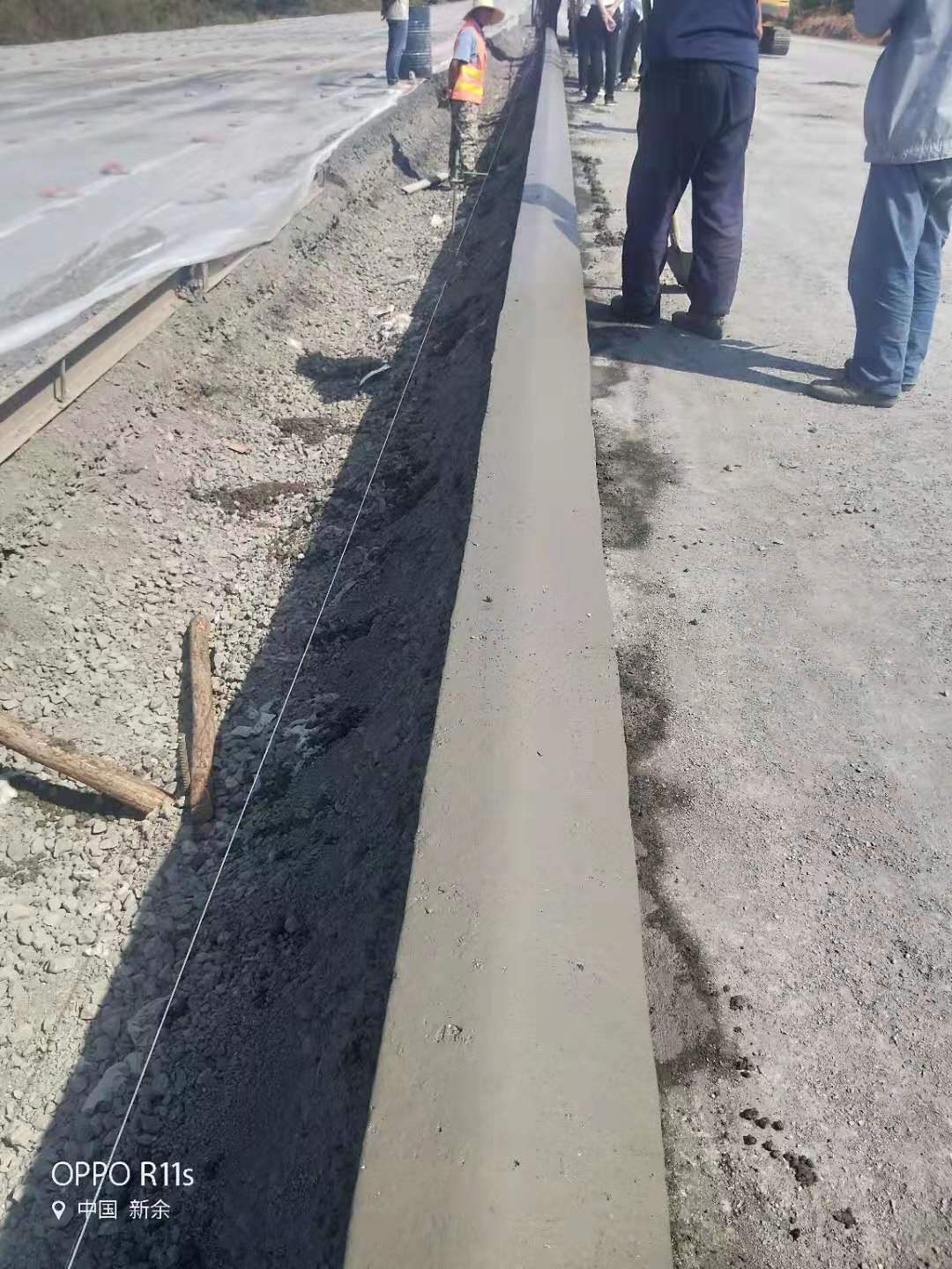 水泥混凝土路緣石滑模機(jī)實用嗎？