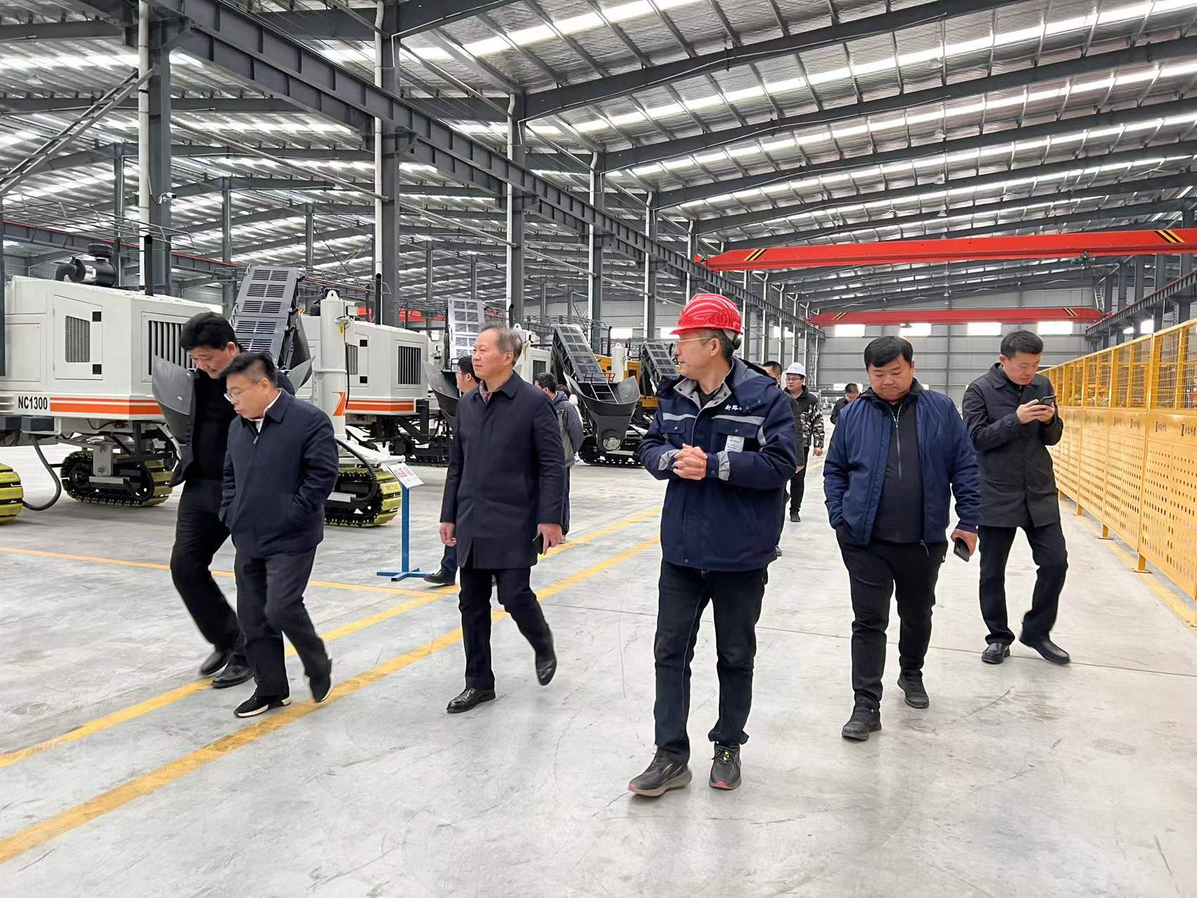 熱烈歡迎徐州市委市政府、淮海國際港務(wù)區(qū)、柳新鎮(zhèn)一行領(lǐng)導(dǎo)來我司參觀考察工作